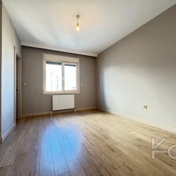 Academy Suadi̇ye Havuzlu Güvenli̇kli̇ Deni̇z Manzarali Yeni̇ Bi̇na 100m2 3+1