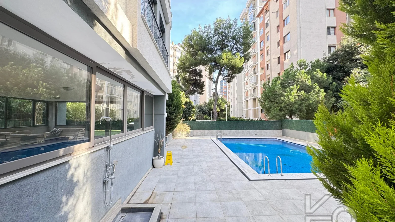 Academy Suadi̇ye Havuzlu Güvenli̇kli̇ Deni̇z Manzarali Yeni̇ Bi̇na 100m2 3+1
