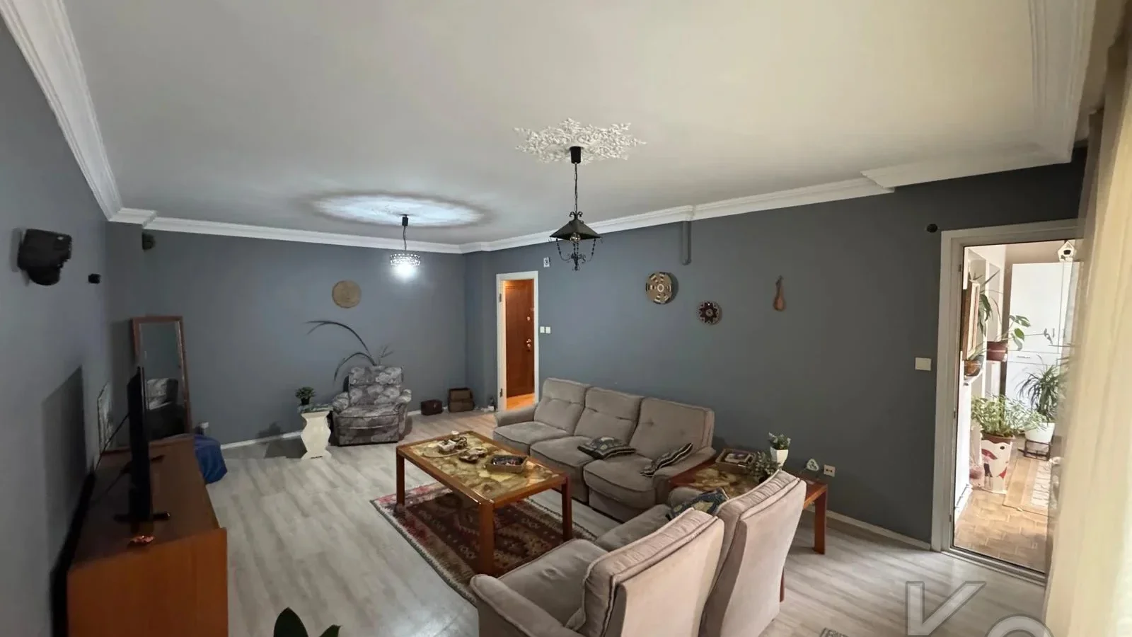 Laci̇vert Cadde Tek Yetki̇li̇ Bayar Caddesi̇ Yakını Balkonlu 102m²net 3+1