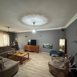 Laci̇vert Cadde Tek Yetki̇li̇ Bayar Caddesi̇ Yakını Balkonlu 102m²net 3+1