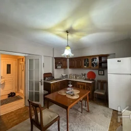 Laci̇vert Cadde Tek Yetki̇li̇ Bayar Caddesi̇ Yakını Balkonlu 102m²net 3+1