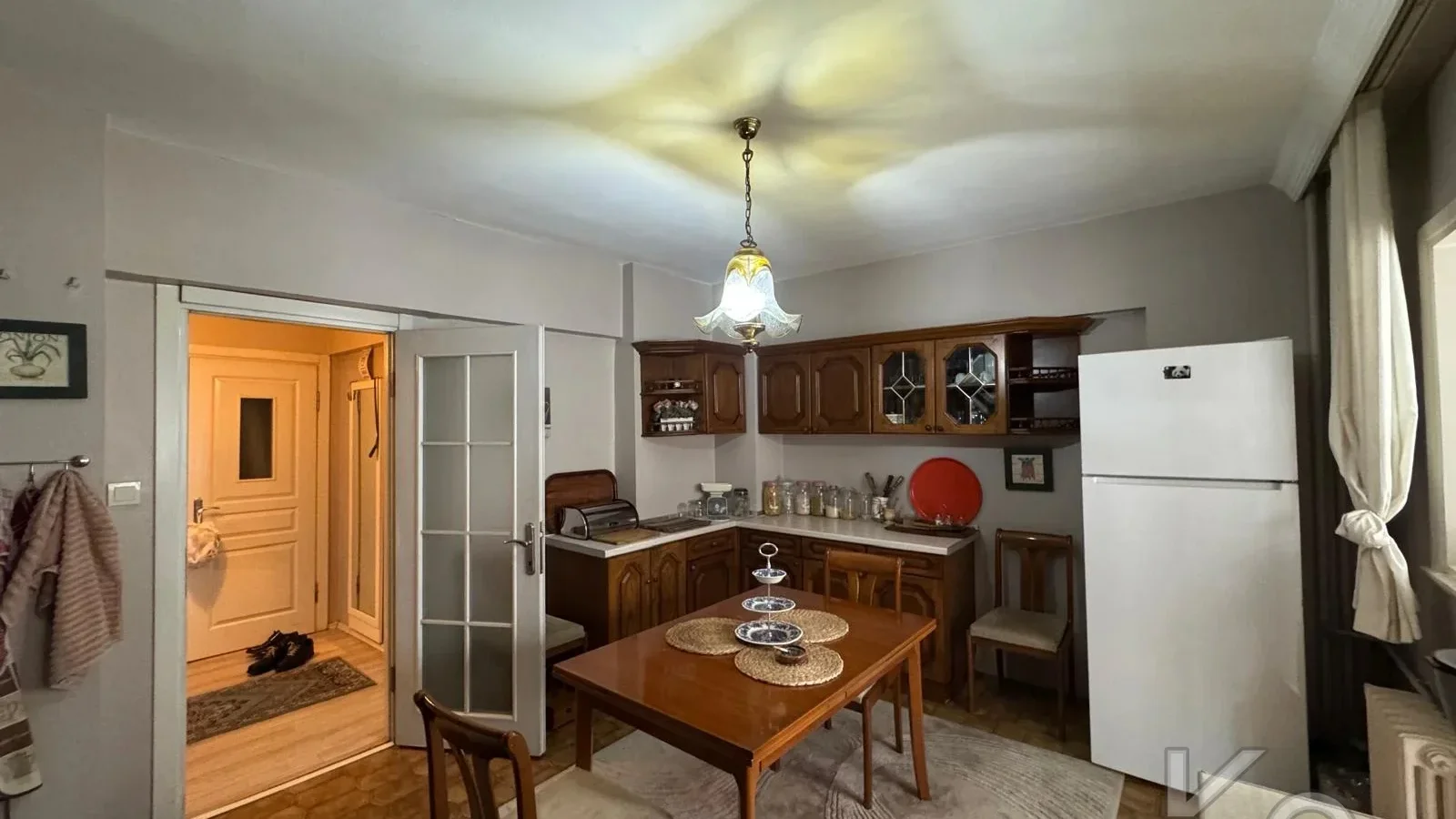 Laci̇vert Cadde Tek Yetki̇li̇ Bayar Caddesi̇ Yakını Balkonlu 102m²net 3+1