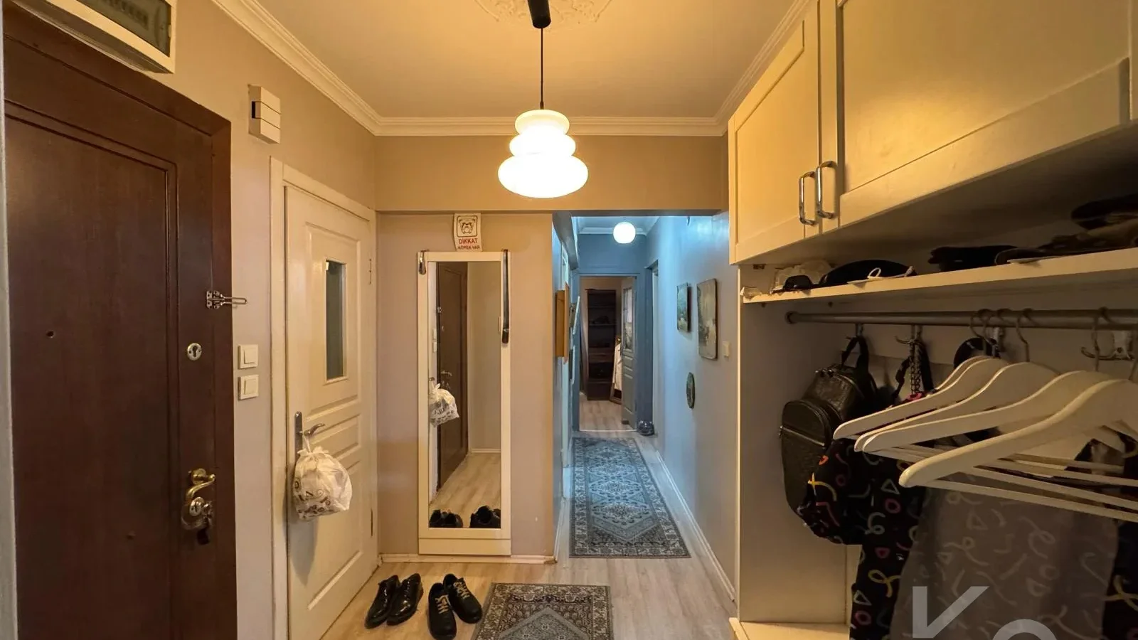 Laci̇vert Cadde Tek Yetki̇li̇ Bayar Caddesi̇ Yakını Balkonlu 102m²net 3+1