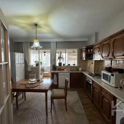 Laci̇vert Cadde Tek Yetki̇li̇ Bayar Caddesi̇ Yakını Balkonlu 102m²net 3+1
