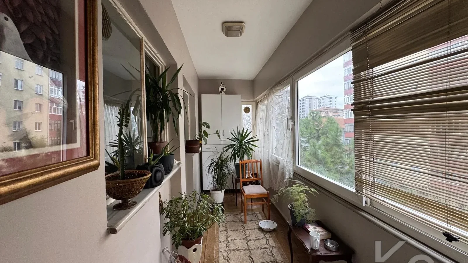 Laci̇vert Cadde Tek Yetki̇li̇ Bayar Caddesi̇ Yakını Balkonlu 102m²net 3+1