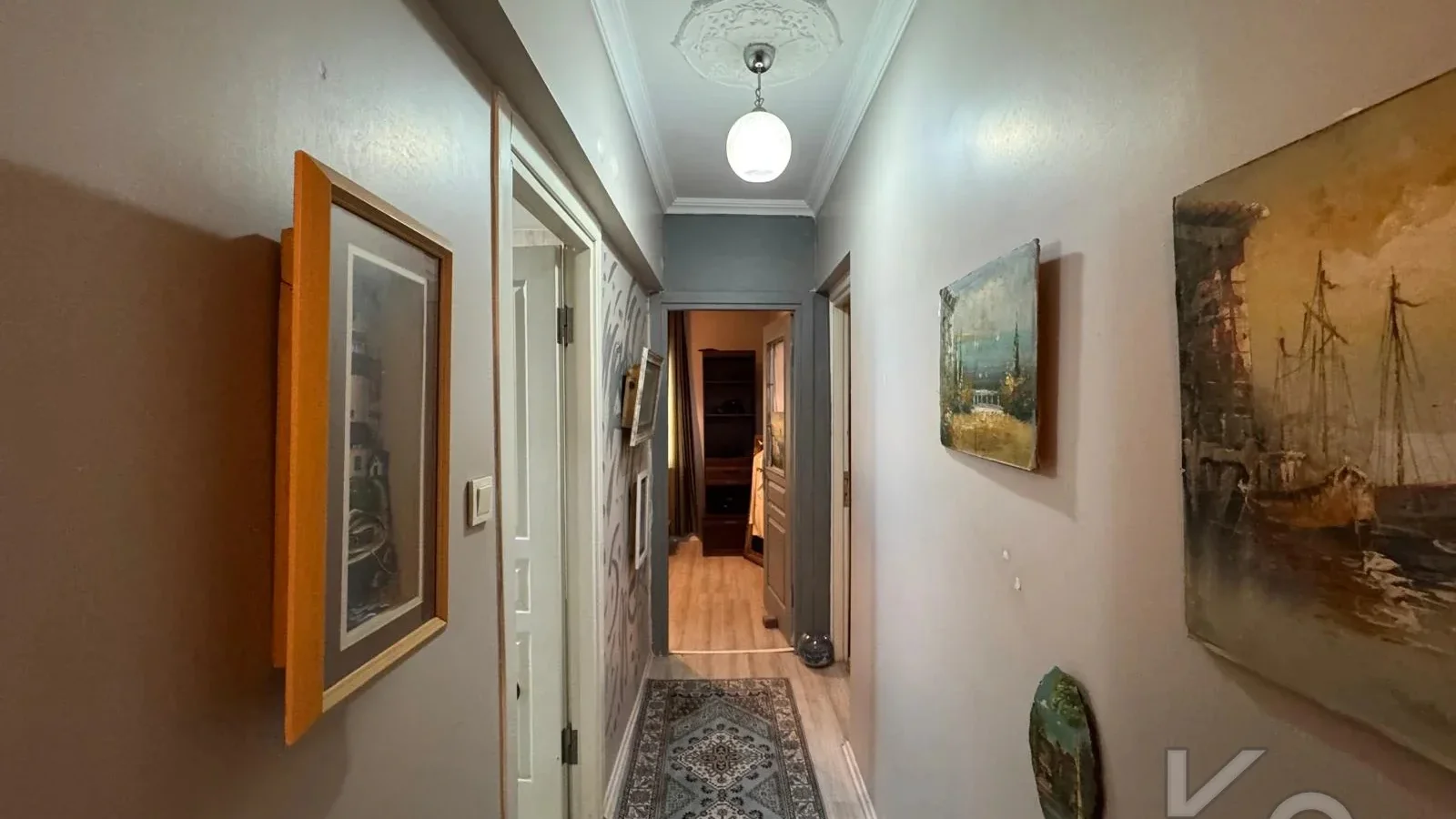 Laci̇vert Cadde Tek Yetki̇li̇ Bayar Caddesi̇ Yakını Balkonlu 102m²net 3+1
