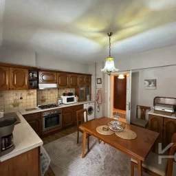 Laci̇vert Cadde Tek Yetki̇li̇ Bayar Caddesi̇ Yakını Balkonlu 102m²net 3+1