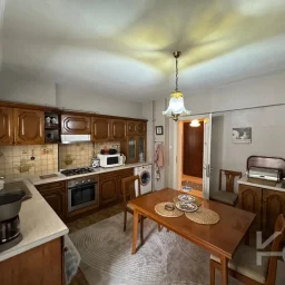 Laci̇vert Cadde Tek Yetki̇li̇ Bayar Caddesi̇ Yakını Balkonlu 102m²net 3+1