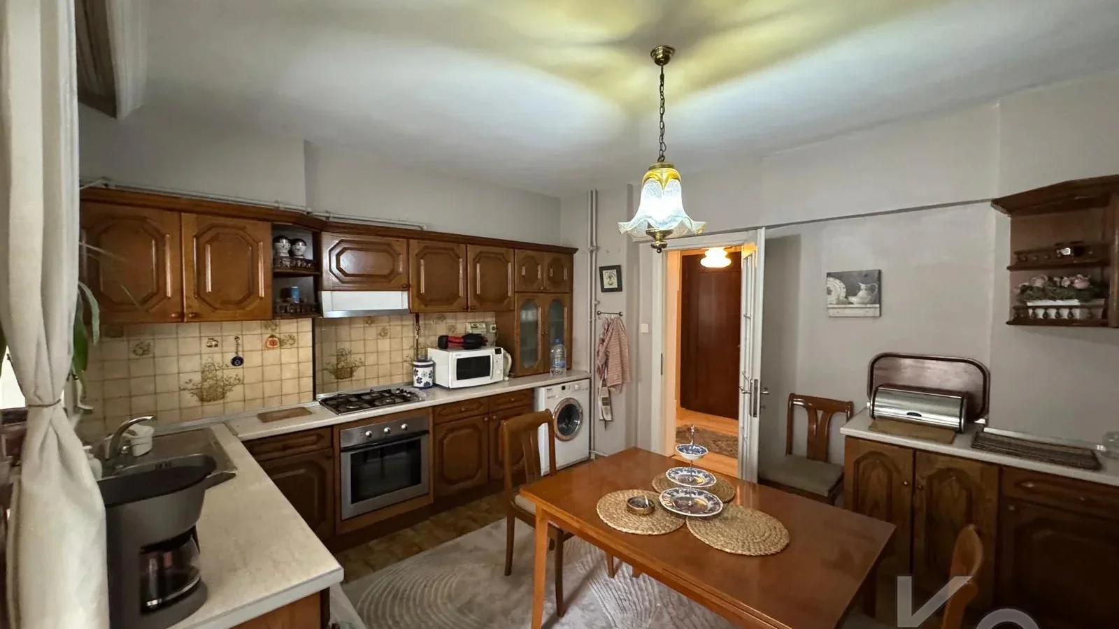 Laci̇vert Cadde Tek Yetki̇li̇ Bayar Caddesi̇ Yakını Balkonlu 102m²net 3+1