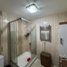Laci̇vert Cadde Tek Yetki̇li̇ Bayar Caddesi̇ Yakını Balkonlu 102m²net 3+1