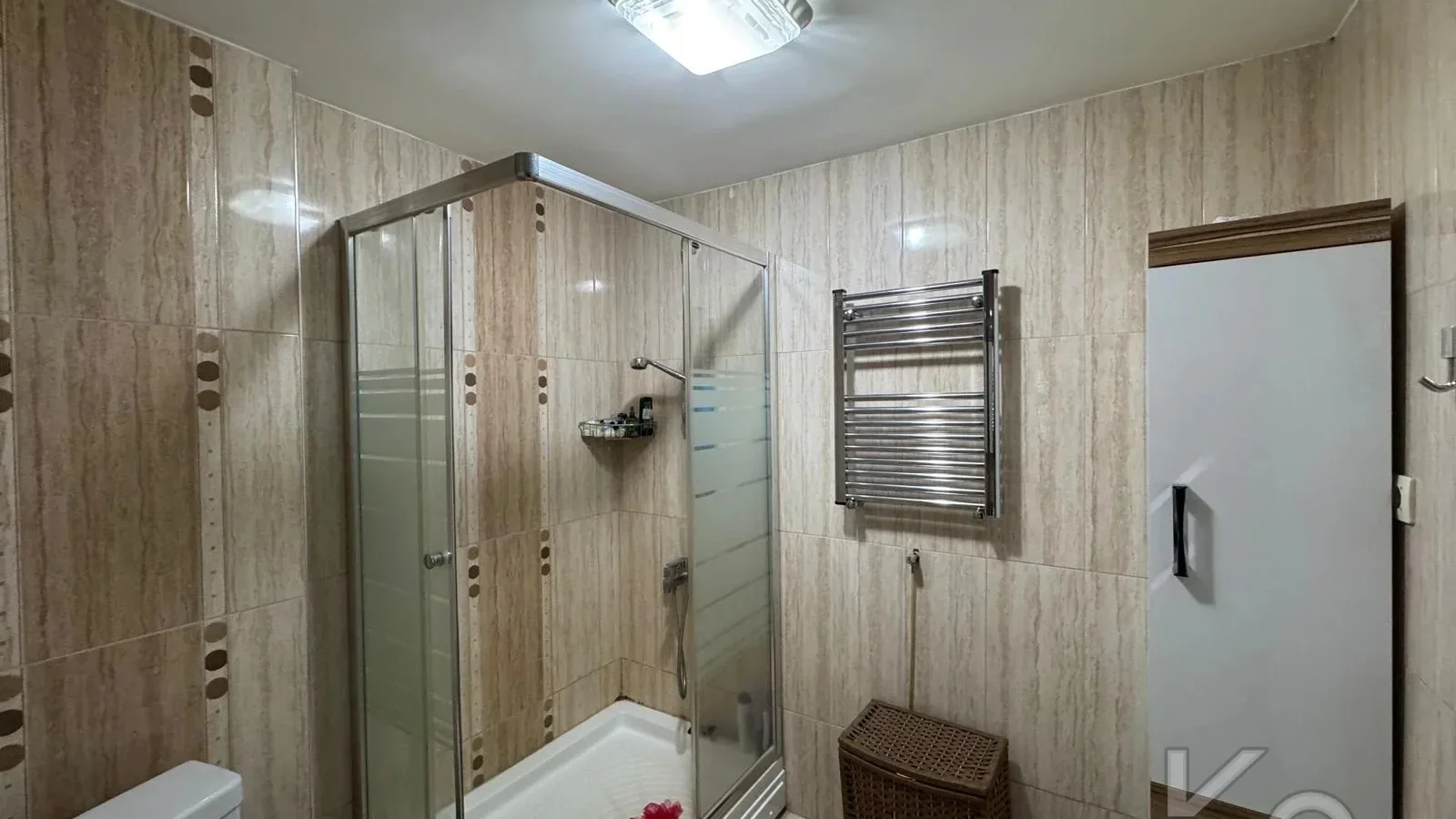 Laci̇vert Cadde Tek Yetki̇li̇ Bayar Caddesi̇ Yakını Balkonlu 102m²net 3+1