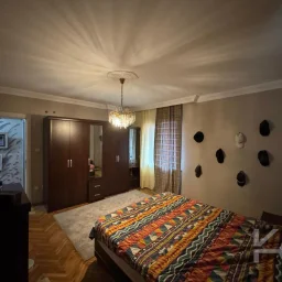 Laci̇vert Cadde Tek Yetki̇li̇ Bayar Caddesi̇ Yakını Balkonlu 102m²net 3+1