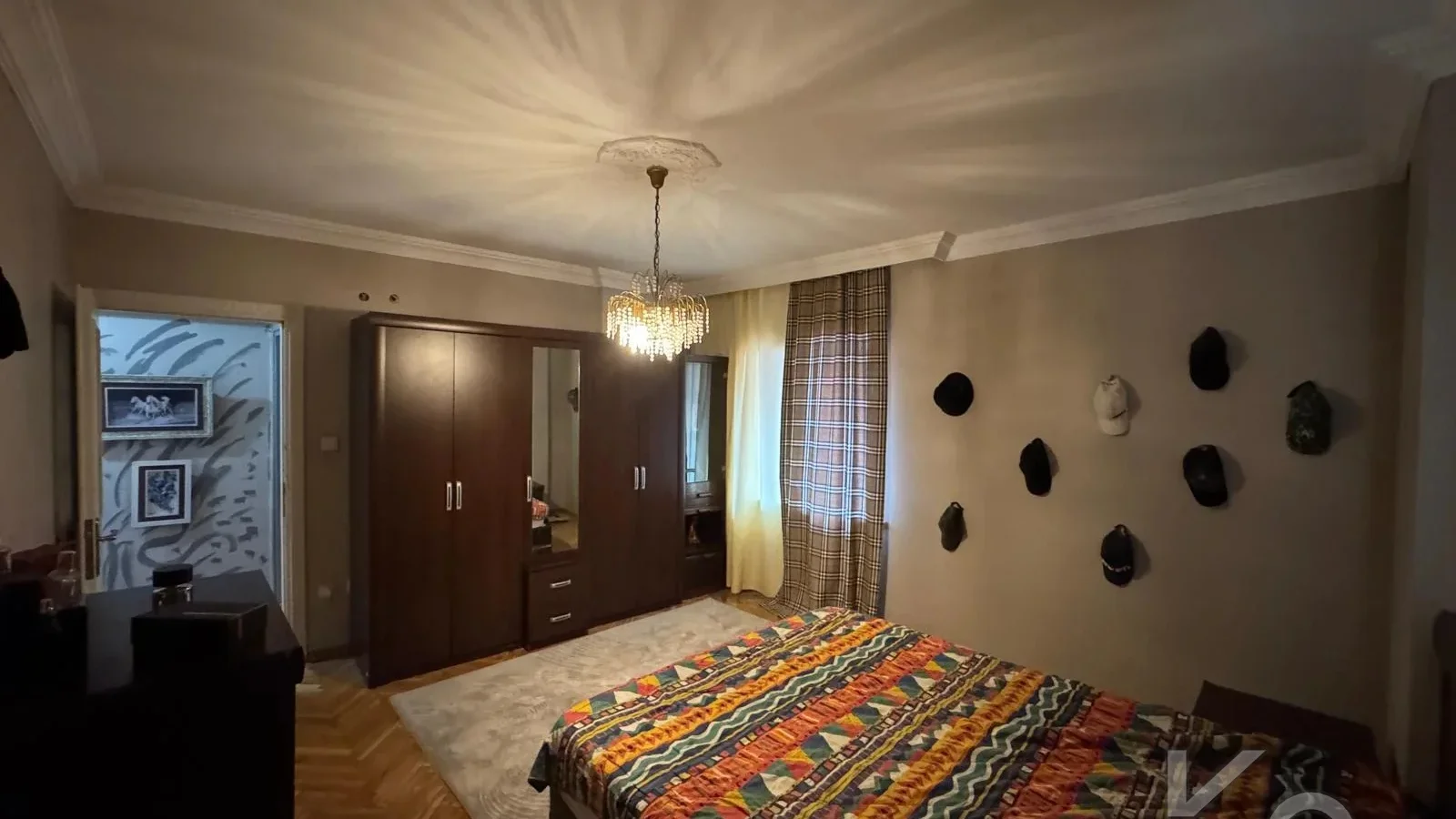 Laci̇vert Cadde Tek Yetki̇li̇ Bayar Caddesi̇ Yakını Balkonlu 102m²net 3+1
