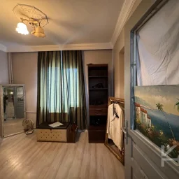 Laci̇vert Cadde Tek Yetki̇li̇ Bayar Caddesi̇ Yakını Balkonlu 102m²net 3+1