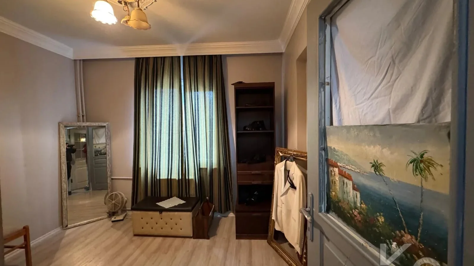 Laci̇vert Cadde Tek Yetki̇li̇ Bayar Caddesi̇ Yakını Balkonlu 102m²net 3+1