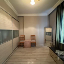 Laci̇vert Cadde Tek Yetki̇li̇ Bayar Caddesi̇ Yakını Balkonlu 102m²net 3+1