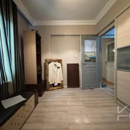 Laci̇vert Cadde Tek Yetki̇li̇ Bayar Caddesi̇ Yakını Balkonlu 102m²net 3+1