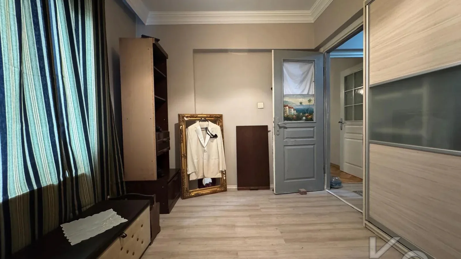 Laci̇vert Cadde Tek Yetki̇li̇ Bayar Caddesi̇ Yakını Balkonlu 102m²net 3+1