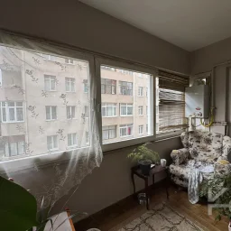 Laci̇vert Cadde Tek Yetki̇li̇ Bayar Caddesi̇ Yakını Balkonlu 102m²net 3+1