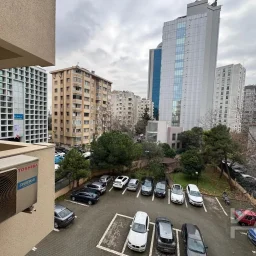 Laci̇vert Cadde Tek Yetki̇li̇ Bayar Caddesi̇ Yakını Balkonlu 102m²net 3+1