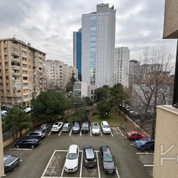 Laci̇vert Cadde Tek Yetki̇li̇ Bayar Caddesi̇ Yakını Balkonlu 102m²net 3+1