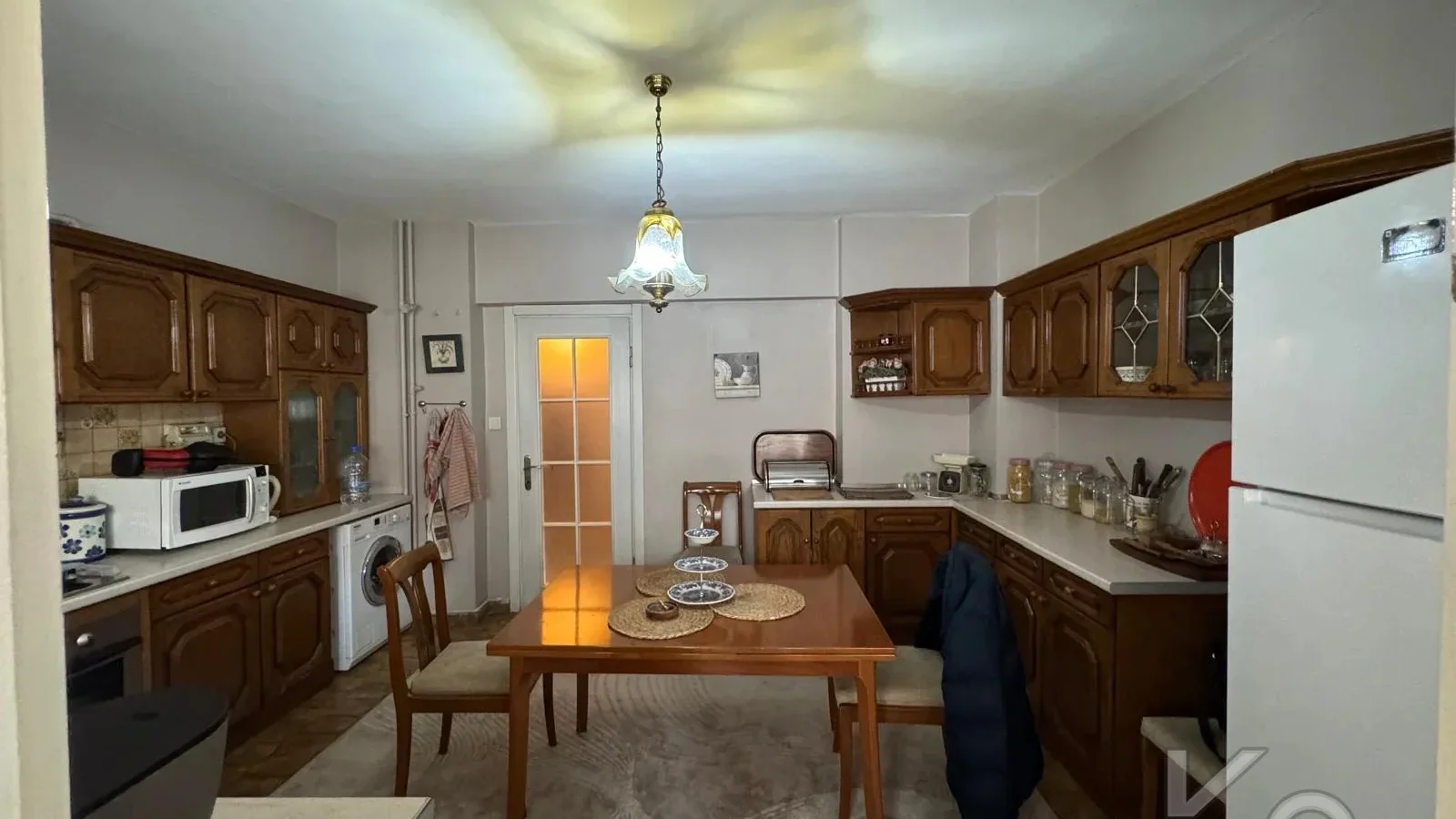 Laci̇vert Cadde Tek Yetki̇li̇ Bayar Caddesi̇ Yakını Balkonlu 102m²net 3+1