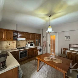 Laci̇vert Cadde Tek Yetki̇li̇ Bayar Caddesi̇ Yakını Balkonlu 102m²net 3+1