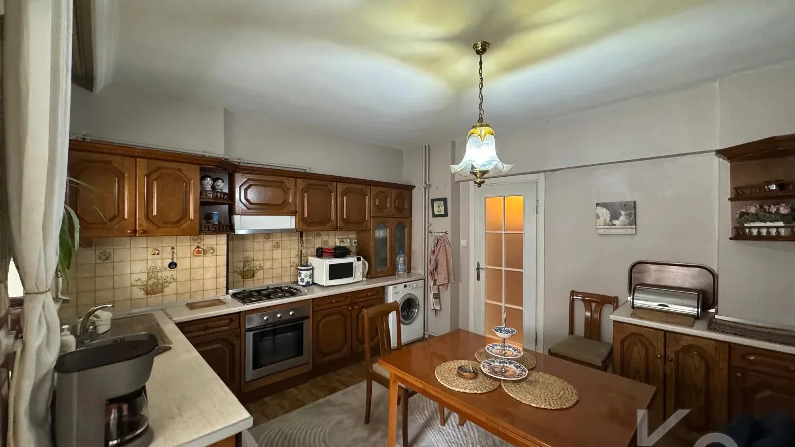 Laci̇vert Cadde Tek Yetki̇li̇ Bayar Caddesi̇ Yakını Balkonlu 102m²net 3+1