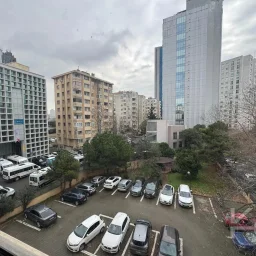 Laci̇vert Cadde Tek Yetki̇li̇ Bayar Caddesi̇ Yakını Balkonlu 102m²net 3+1