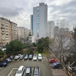 Laci̇vert Cadde Tek Yetki̇li̇ Bayar Caddesi̇ Yakını Balkonlu 102m²net 3+1