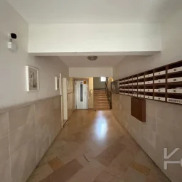 Laci̇vert Cadde Tek Yetki̇li̇ Bayar Caddesi̇ Yakını Balkonlu 102m²net 3+1