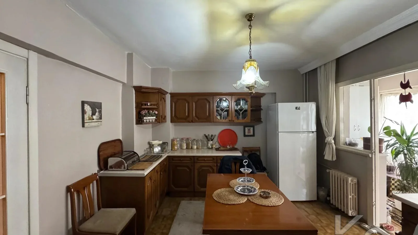 Laci̇vert Cadde Tek Yetki̇li̇ Bayar Caddesi̇ Yakını Balkonlu 102m²net 3+1