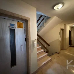 Laci̇vert Cadde Tek Yetki̇li̇ Bayar Caddesi̇ Yakını Balkonlu 102m²net 3+1