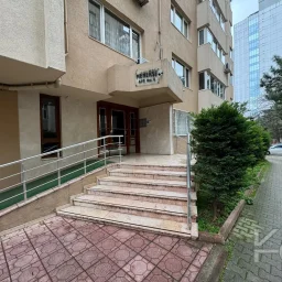 Laci̇vert Cadde Tek Yetki̇li̇ Bayar Caddesi̇ Yakını Balkonlu 102m²net 3+1