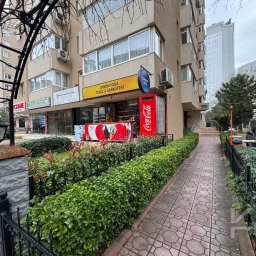 Laci̇vert Cadde Tek Yetki̇li̇ Bayar Caddesi̇ Yakını Balkonlu 102m²net 3+1