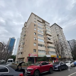 Laci̇vert Cadde Tek Yetki̇li̇ Bayar Caddesi̇ Yakını Balkonlu 102m²net 3+1