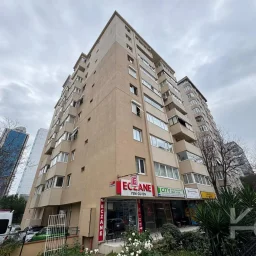 Laci̇vert Cadde Tek Yetki̇li̇ Bayar Caddesi̇ Yakını Balkonlu 102m²net 3+1