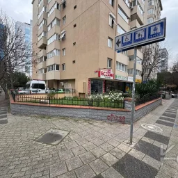 Laci̇vert Cadde Tek Yetki̇li̇ Bayar Caddesi̇ Yakını Balkonlu 102m²net 3+1