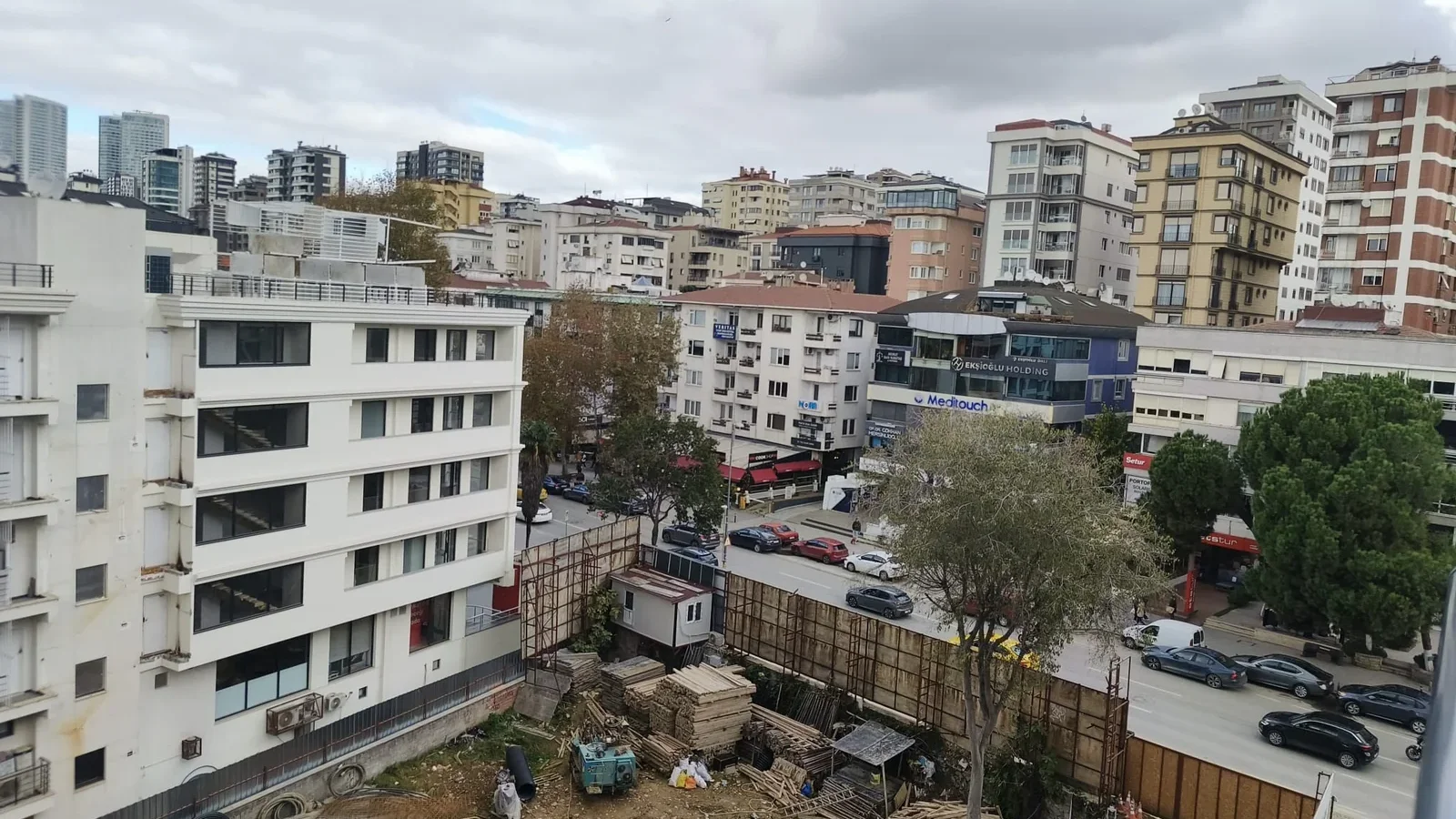Mutluol Proje'den Caddebostan Bağdat Caddesi Üzerinde Plaza Katı