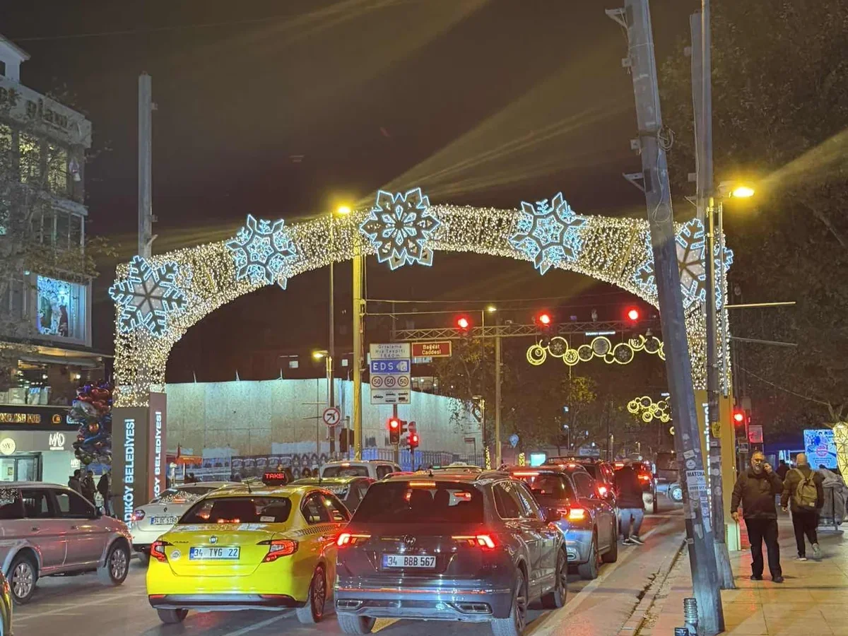 Mutluol Proje'den Caddebostan Bağdat Caddesi Üzerinde Plaza Katı