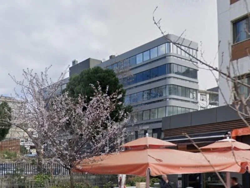 Mutluol Proje'den Caddebostan Bağdat Caddesi Üzerinde Plaza Katı