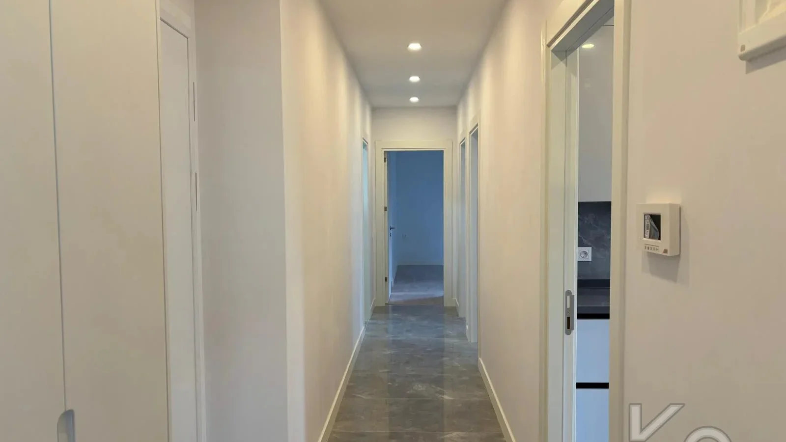 Laci̇vertcadde Bostanci Bağdat Caddesi̇ne 3.bi̇nada Marmaraya Yakin Sifir Bi̇na 3+1 90m² Net