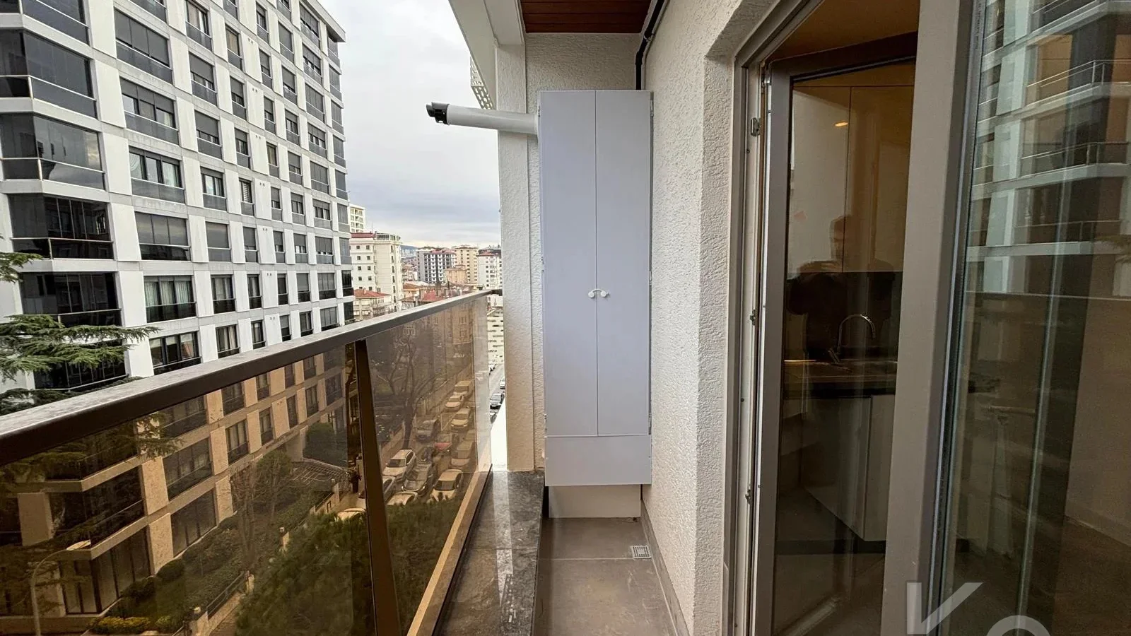 Laci̇vertcadde Bostanci Bağdat Caddesi̇ne 3.bi̇nada Marmaraya Yakin Sifir Bi̇na 3+1 90m² Net