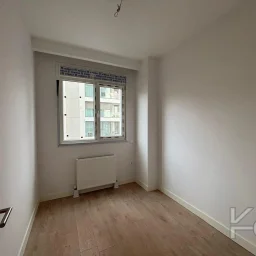 Laci̇vertcadde Bostanci Bağdat Caddesi̇ne 3.bi̇nada Marmaraya Yakin Sifir Bi̇na 3+1 90m² Net