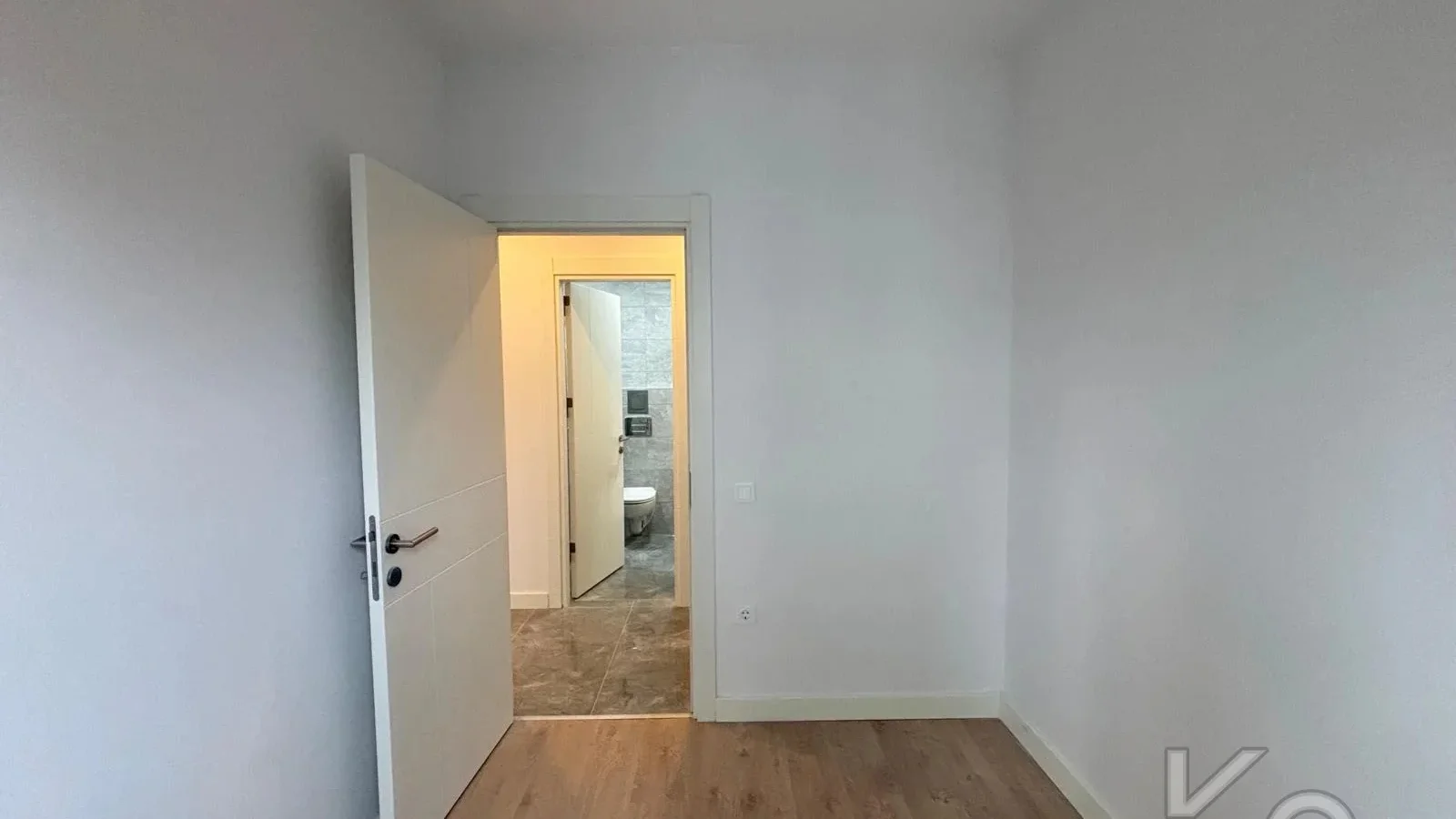 Laci̇vertcadde Bostanci Bağdat Caddesi̇ne 3.bi̇nada Marmaraya Yakin Sifir Bi̇na 3+1 90m² Net