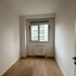 Laci̇vertcadde Bostanci Bağdat Caddesi̇ne 3.bi̇nada Marmaraya Yakin Sifir Bi̇na 3+1 90m² Net
