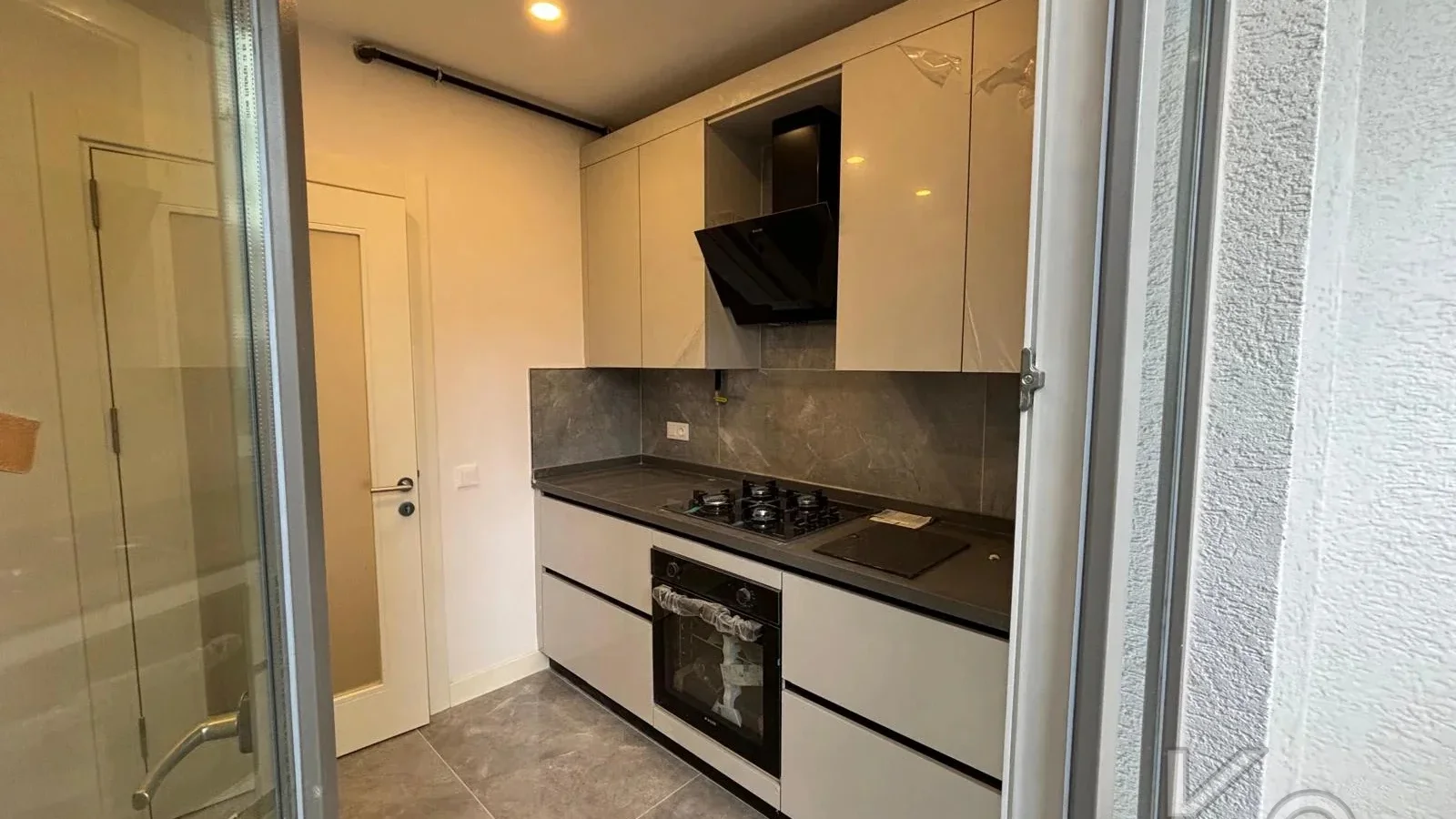 Laci̇vertcadde Bostanci Bağdat Caddesi̇ne 3.bi̇nada Marmaraya Yakin Sifir Bi̇na 3+1 90m² Net