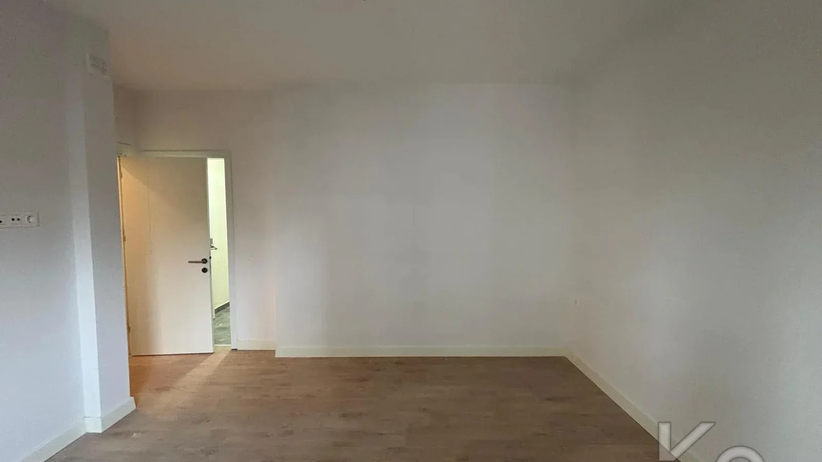 Laci̇vertcadde Bostanci Bağdat Caddesi̇ne 3.bi̇nada Marmaraya Yakin Sifir Bi̇na 3+1 90m² Net