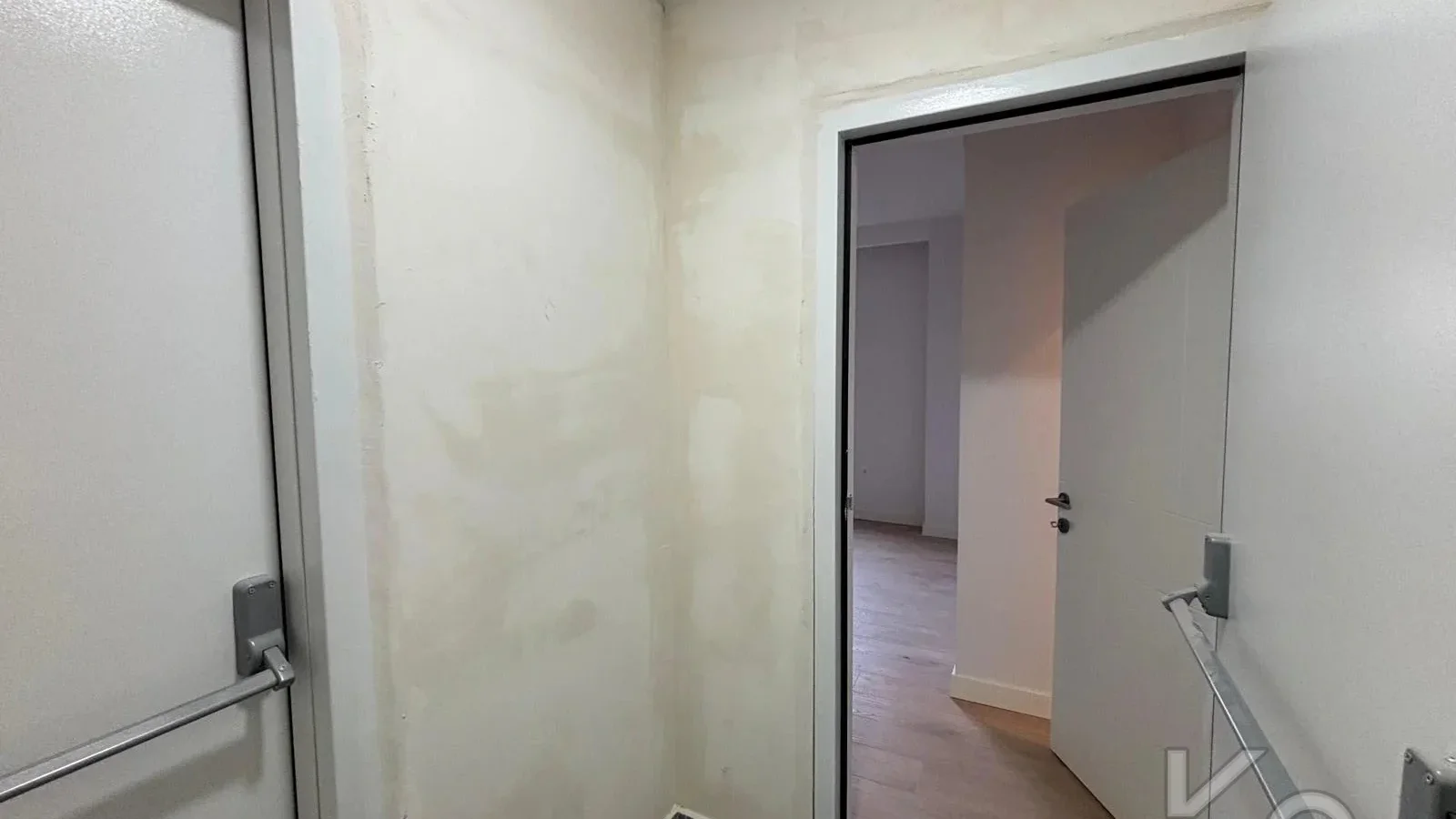 Laci̇vertcadde Bostanci Bağdat Caddesi̇ne 3.bi̇nada Marmaraya Yakin Sifir Bi̇na 3+1 90m² Net