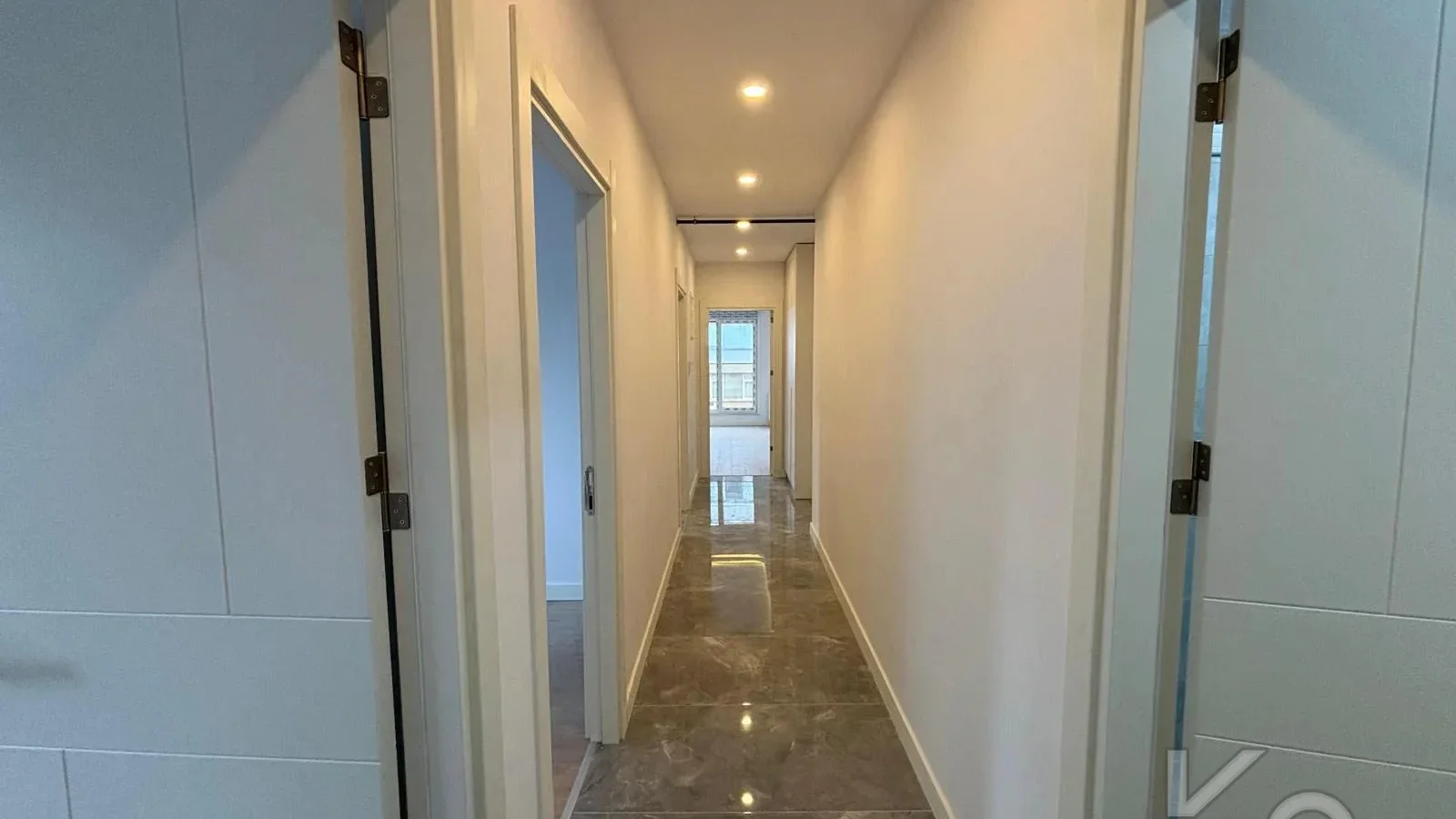 Laci̇vertcadde Bostanci Bağdat Caddesi̇ne 3.bi̇nada Marmaraya Yakin Sifir Bi̇na 3+1 90m² Net